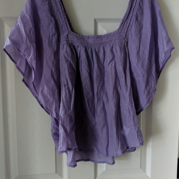 Butterfly top. - Picture 1 of 2